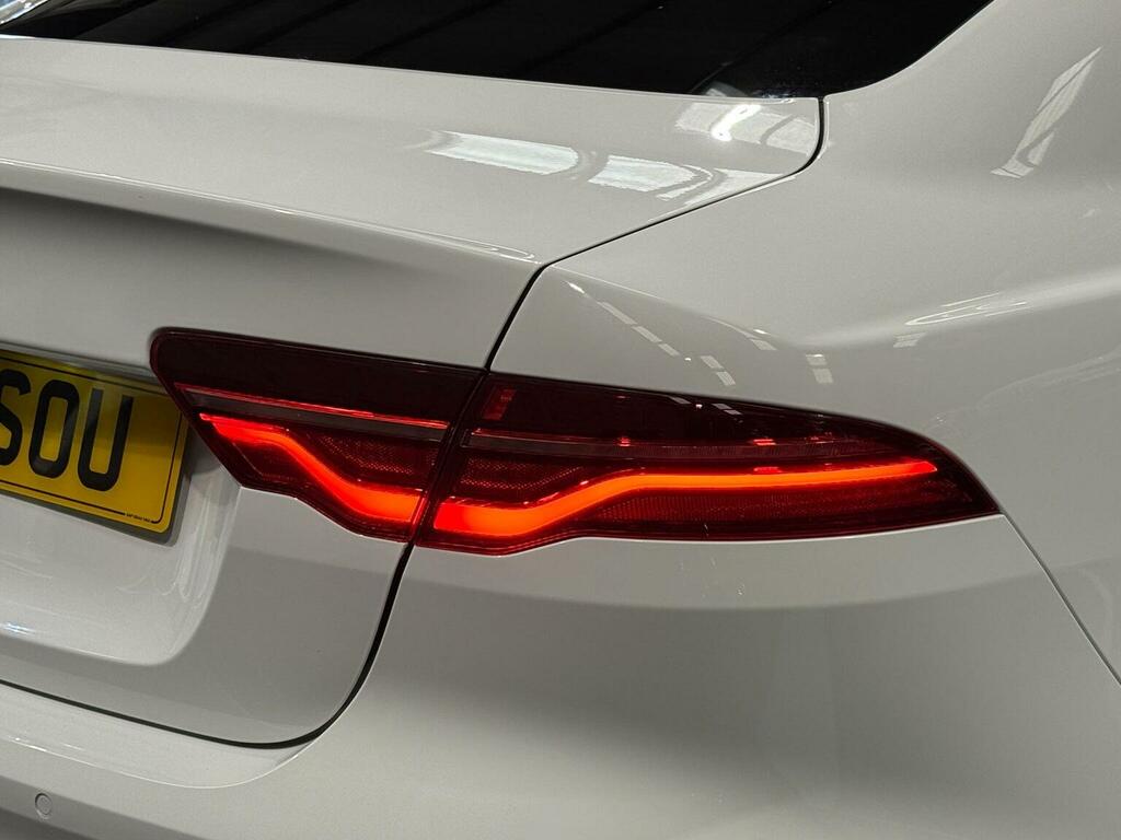 Jaguar XE 2021 2.0 D200 Mhev R-dynamic Se Saloon White #17