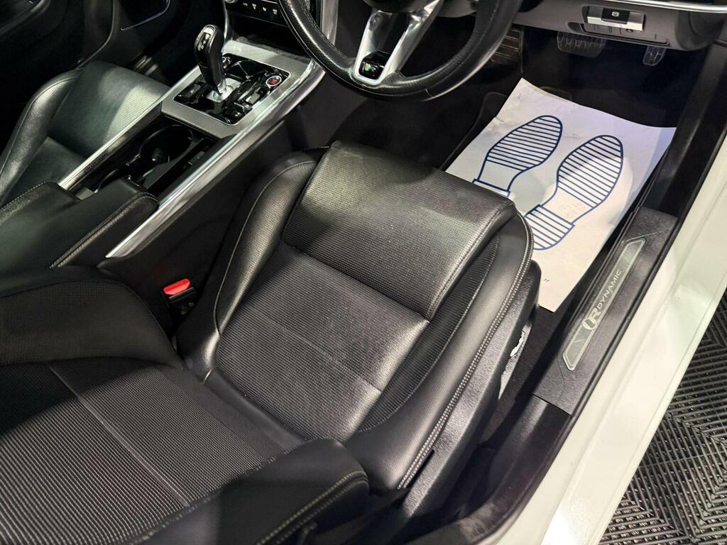 Jaguar XE 2021 2.0 D200 Mhev R-dynamic Se Saloon White #25