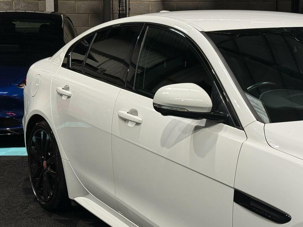 Jaguar XE 2021 2.0 D200 Mhev R-dynamic Se Saloon White #12