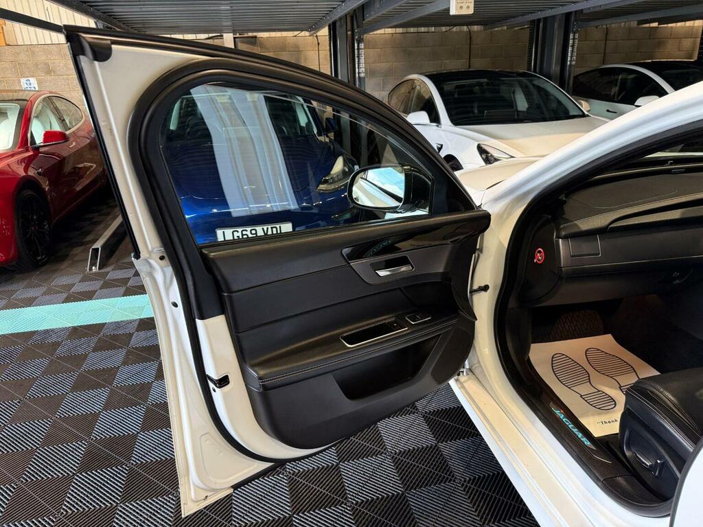 Jaguar XF Xf Prestige D Black #36