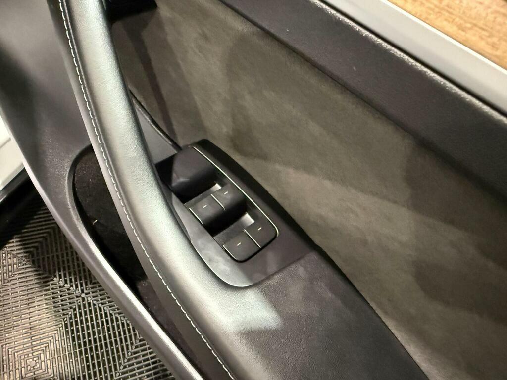 Tesla Model Y Long Range Awd Black #40