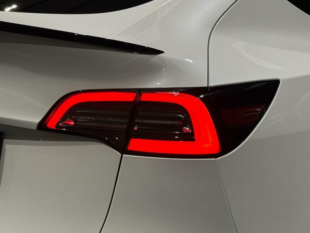 Tesla Model Y Long Range Awd Black #16