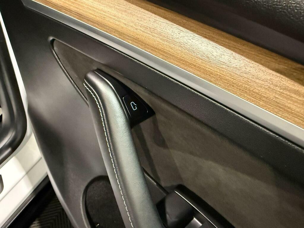 Tesla Model Y Long Range Awd Black #41