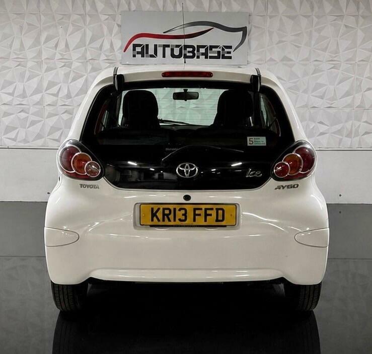 Toyota Aygo Ice White #6