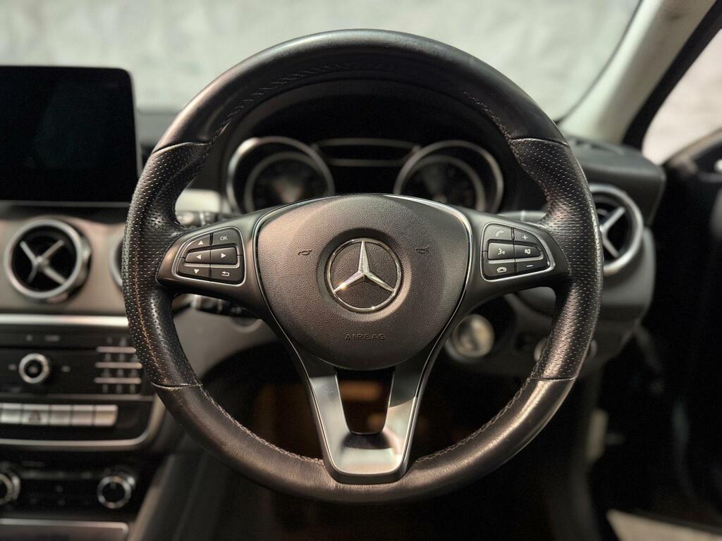 Mercedes-Benz GLA Class Urban Edition Black #4