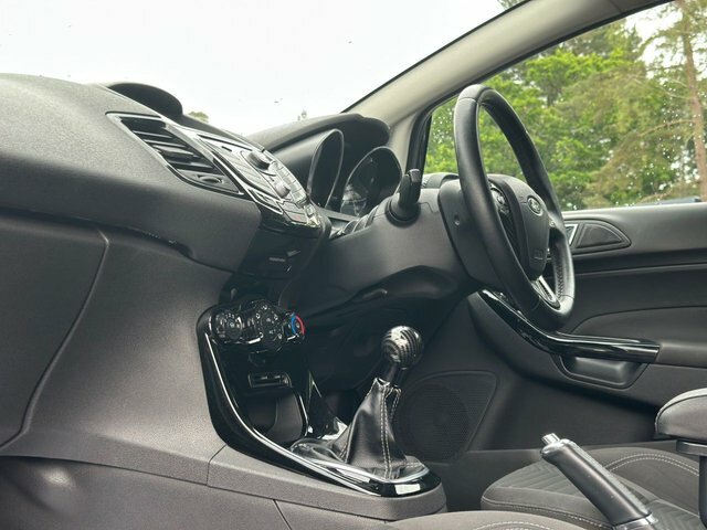 Ford Fiesta 2014 1.5 Tdci Zetec Hatchback Eu EA63TBV Black #4