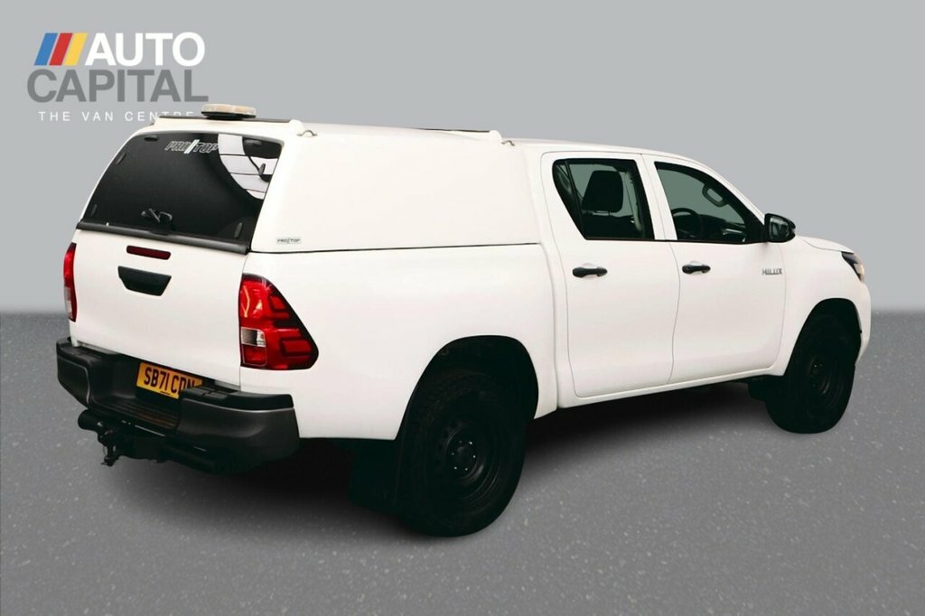 Toyota HILUX 2.4L Active White #5