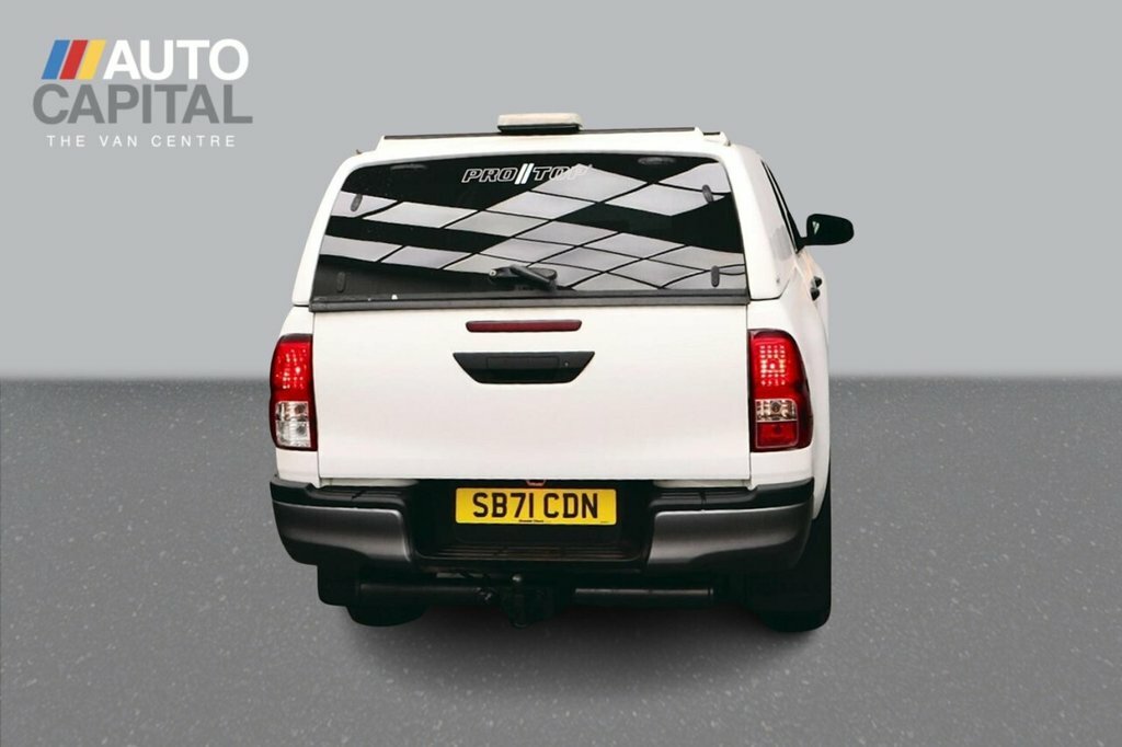 Toyota HILUX 2.4L Active White #4