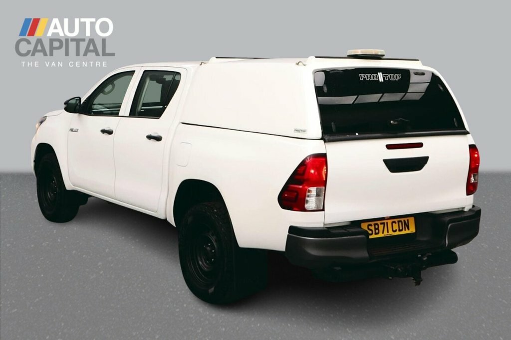 Toyota HILUX 2.4L Active White #3