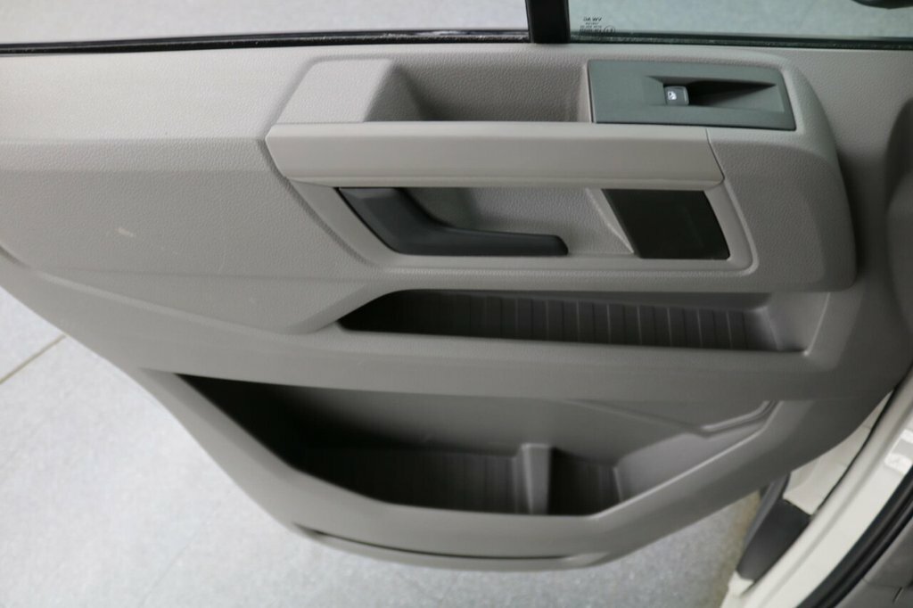 Volkswagen Crafter Panel Van Commerce Plus Mwb 140 Ps 2.0 Tdi 6Sp Man White #56