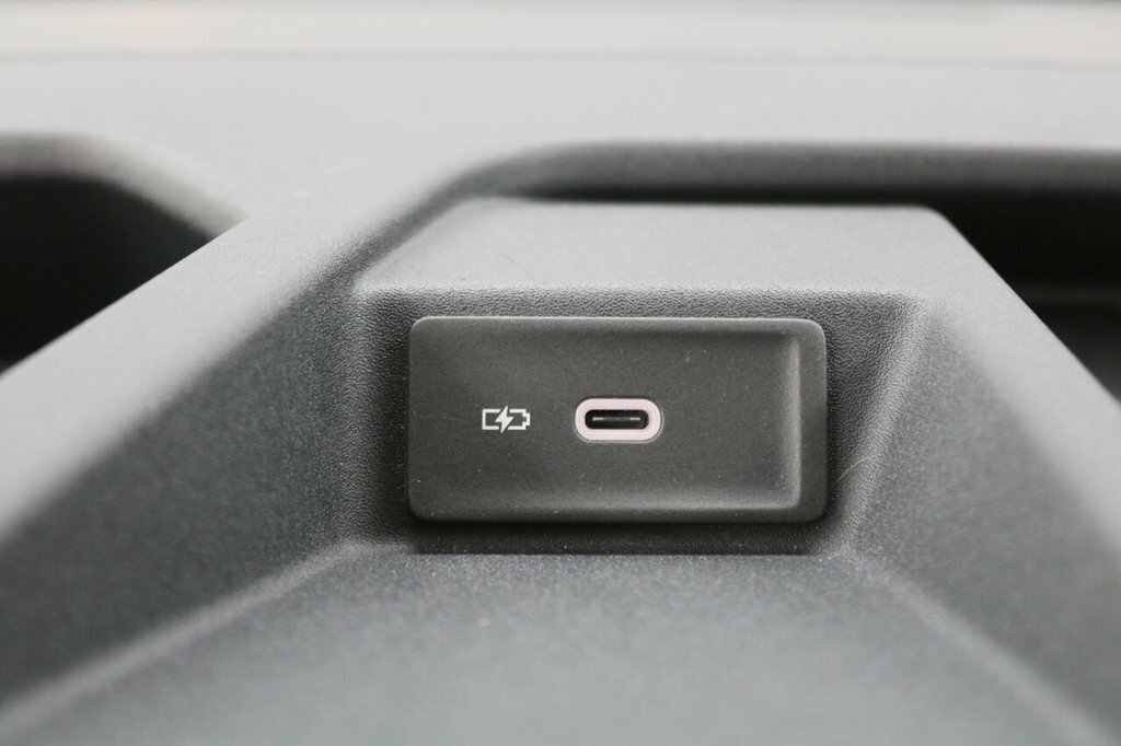 Volkswagen Crafter Panel Van Commerce Plus Mwb 140 Ps 2.0 Tdi 6Sp Man White #31