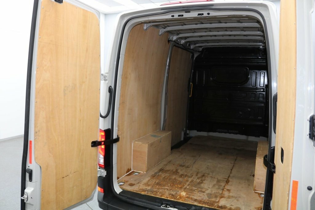 Volkswagen Crafter Panel Van Commerce Plus Mwb 140 Ps 2.0 Tdi 6Sp Man White #12