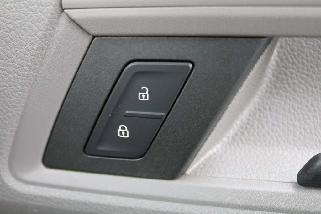 Volkswagen Crafter Panel Van Commerce Plus Mwb 140 Ps 2.0 Tdi 6Sp Man White #53
