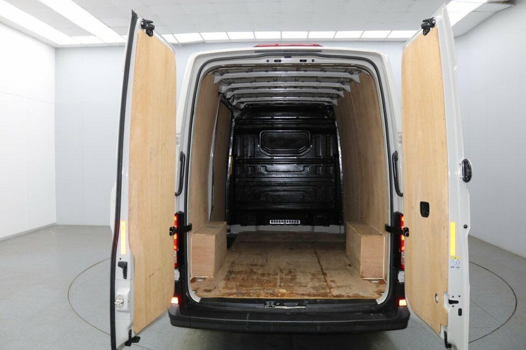 Volkswagen Crafter Panel Van Commerce Plus Mwb 140 Ps 2.0 Tdi 6Sp Man White #11