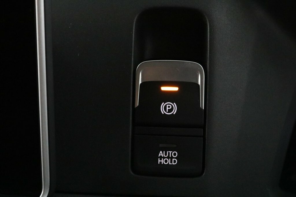 Volkswagen Crafter Panel Van Commerce Plus Mwb 140 Ps 2.0 Tdi 6Sp Man White #50