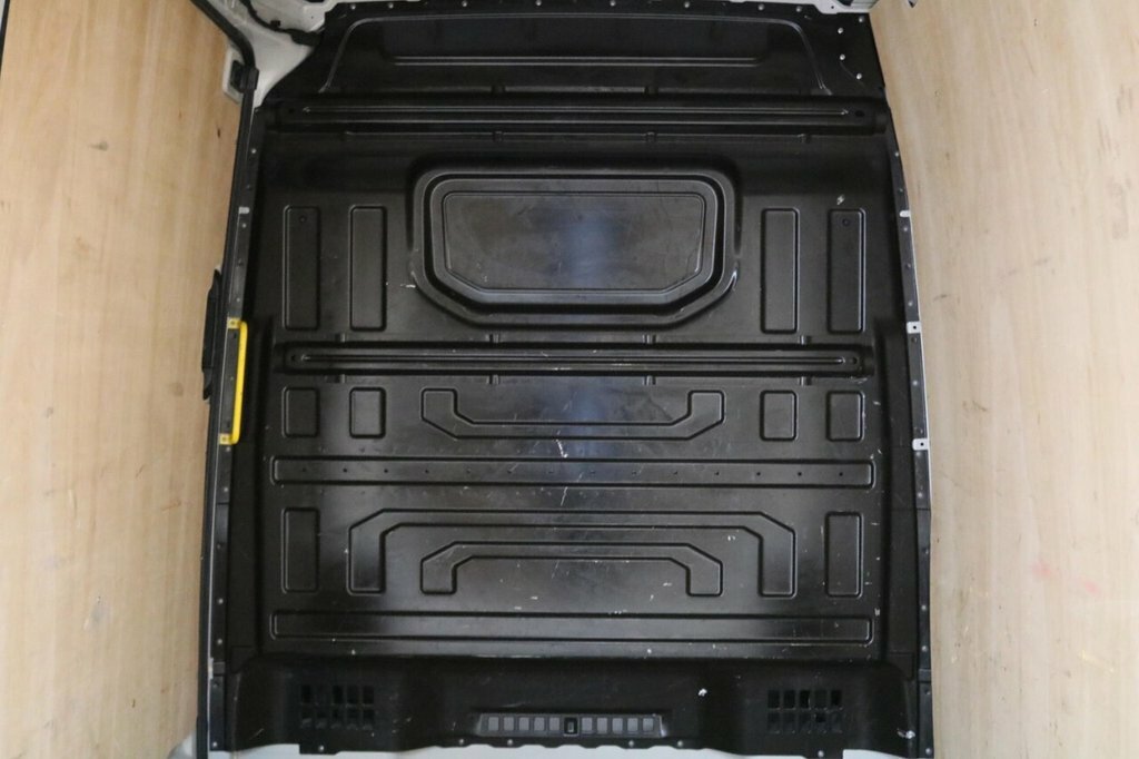 Volkswagen Crafter Panel Van Commerce Plus Mwb 140 Ps 2.0 Tdi 6Sp Man White #10