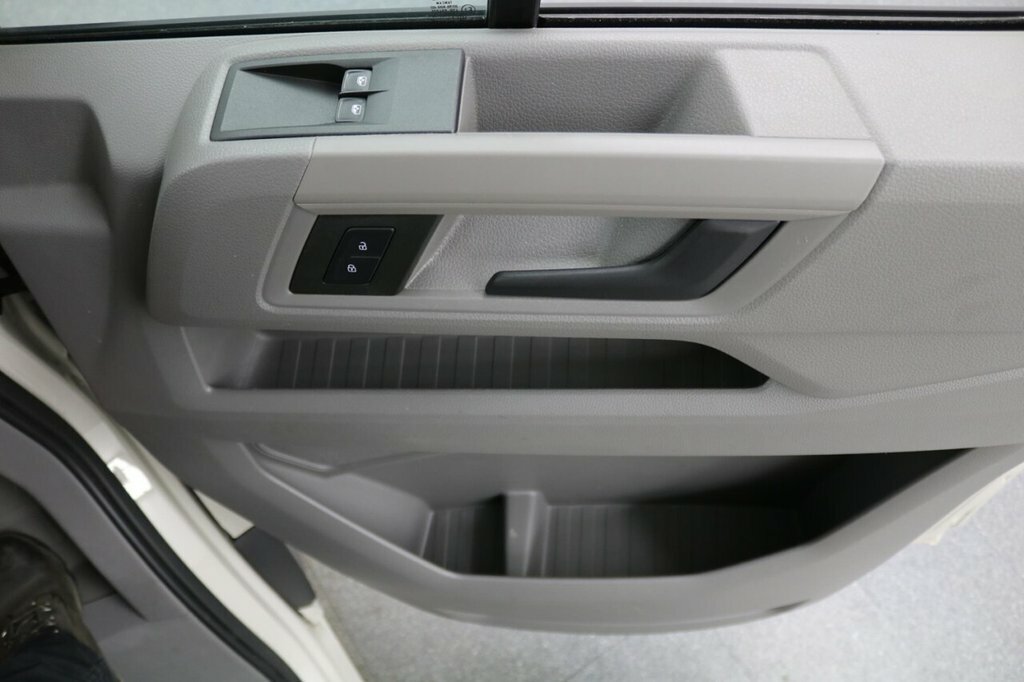 Volkswagen Crafter Panel Van Commerce Plus Mwb 140 Ps 2.0 Tdi 6Sp Man White #55