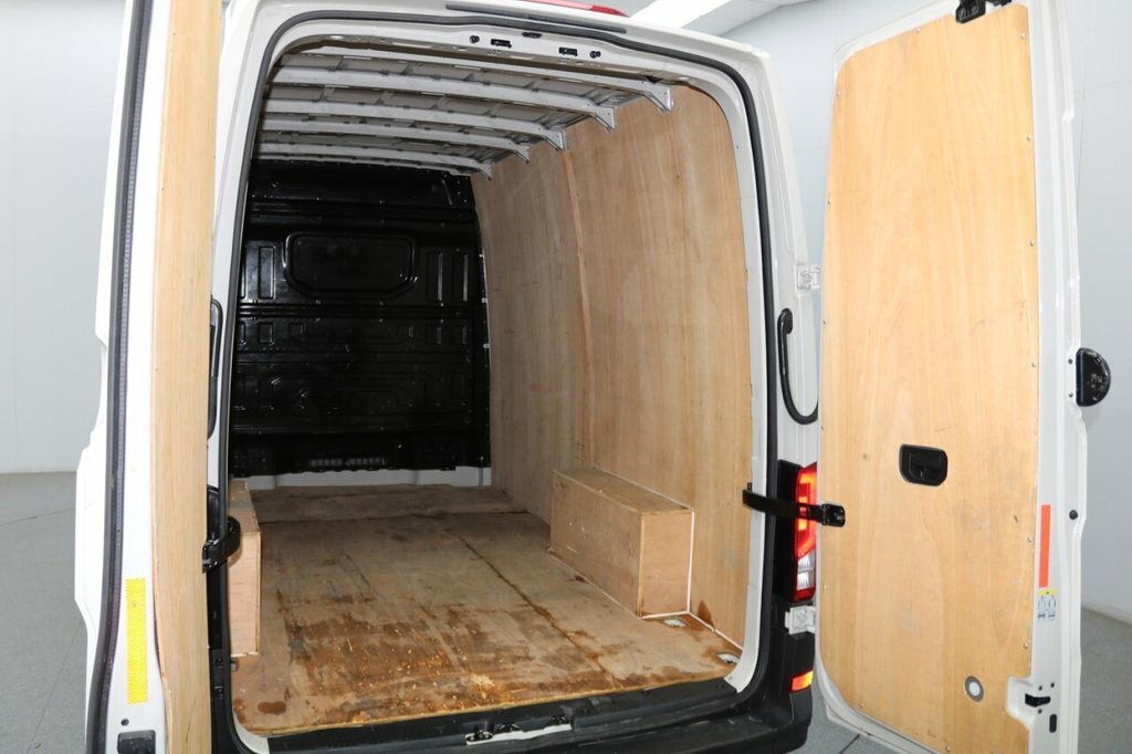 Volkswagen Crafter Panel Van Commerce Plus Mwb 140 Ps 2.0 Tdi 6Sp Man White #14