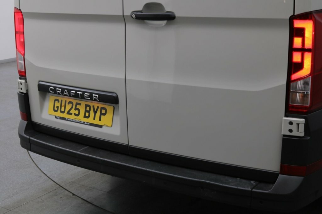 Volkswagen Crafter Panel Van Commerce Plus Mwb 140 Ps 2.0 Tdi 6Sp Man White #59