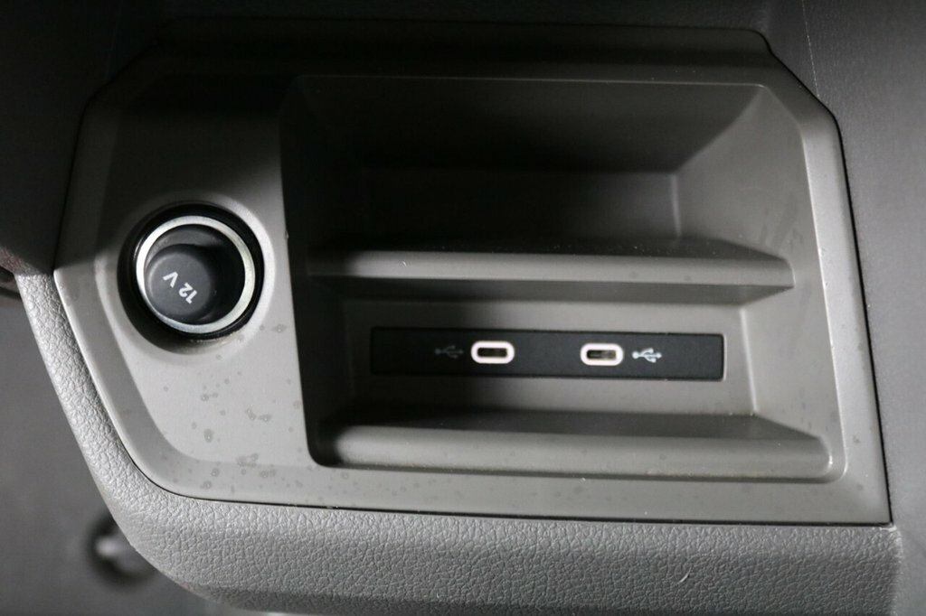 Volkswagen Crafter Panel Van Commerce Plus Mwb 140 Ps 2.0 Tdi 6Sp Man White #48