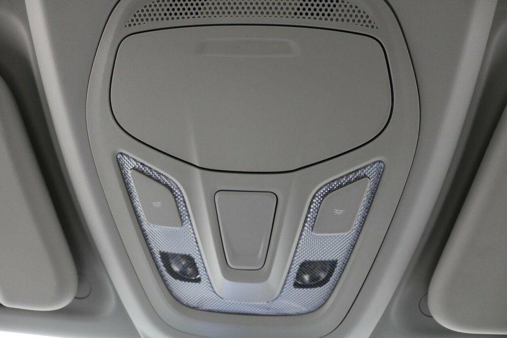 Maxus Deliver 9 Diesel White #16