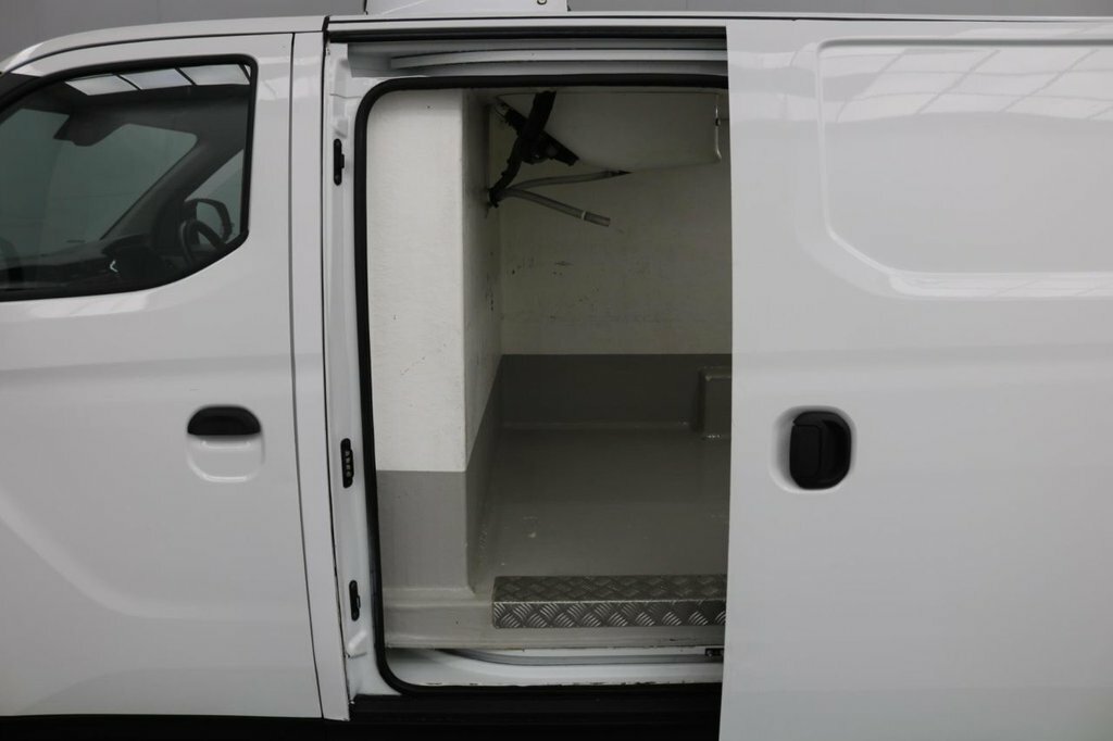 Maxus eDeliver 3 35Kwh Panel Van Fwd L1 122 Ps White #9