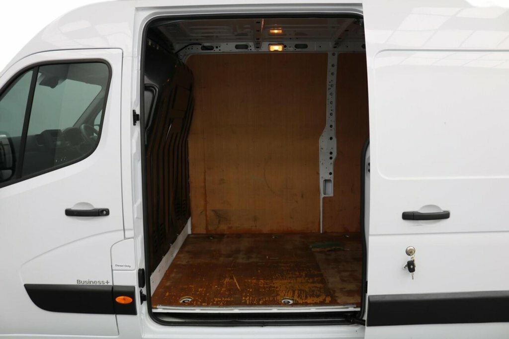 Renault Master Lm35dci 135 Business Medium Roof Van White #9