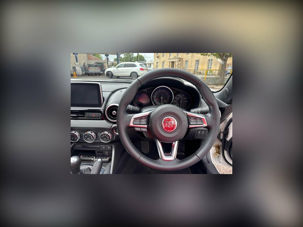 Fiat 124 Spider 124 Spider Lusso Multiair White #24