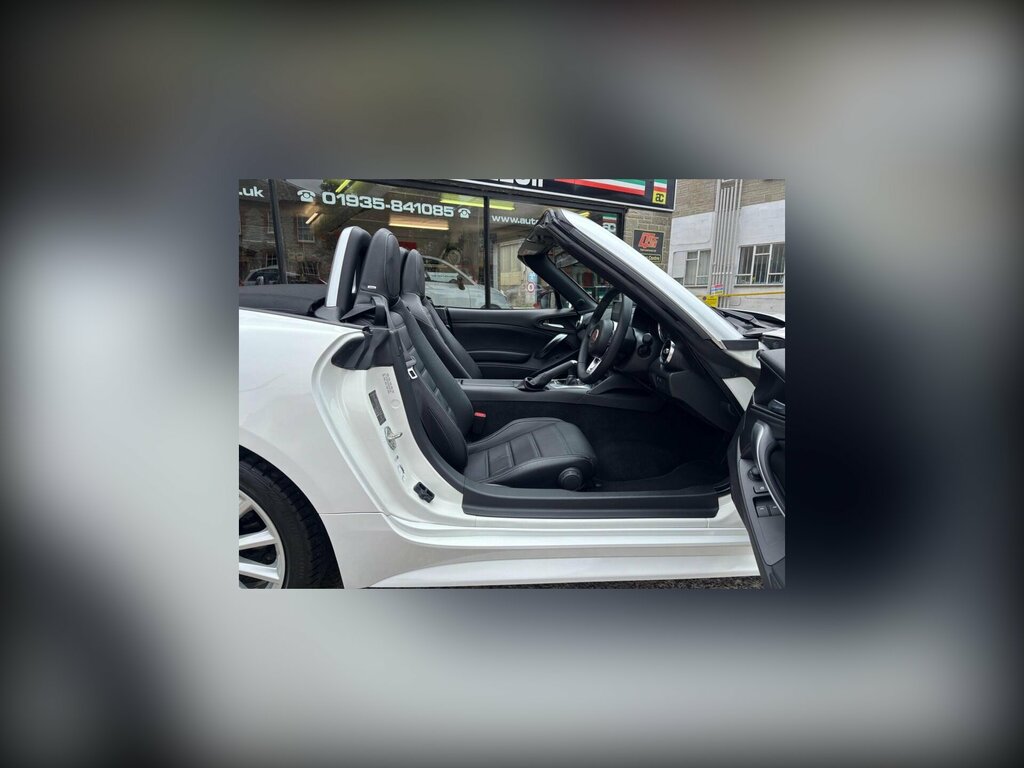 Fiat 124 Spider 124 Spider Lusso Multiair White #15