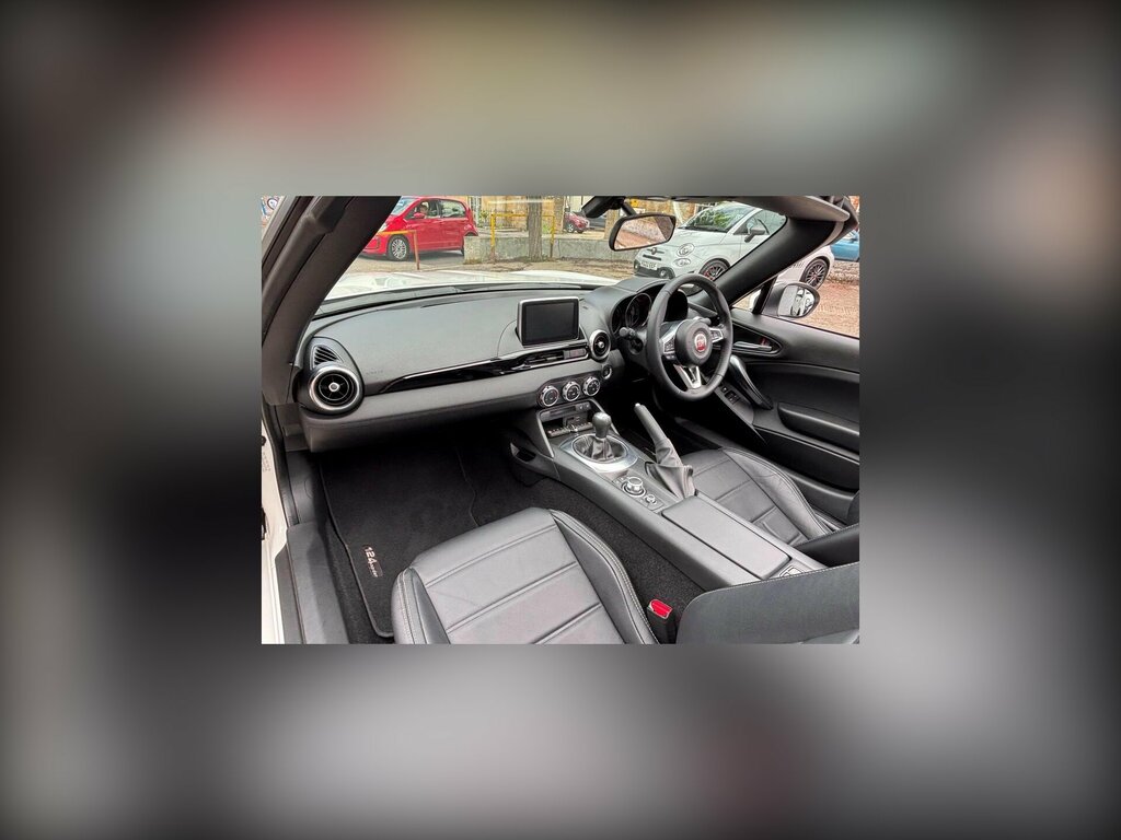Fiat 124 Spider 124 Spider Lusso Multiair White #43