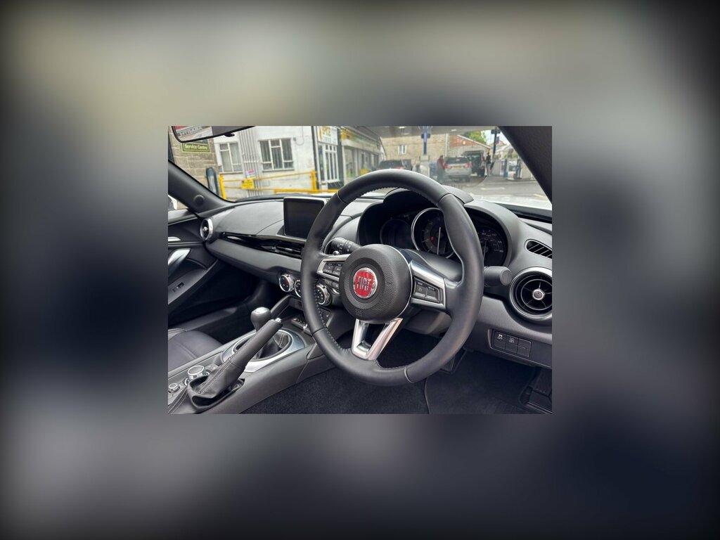 Fiat 124 Spider 124 Spider Lusso Multiair White #30