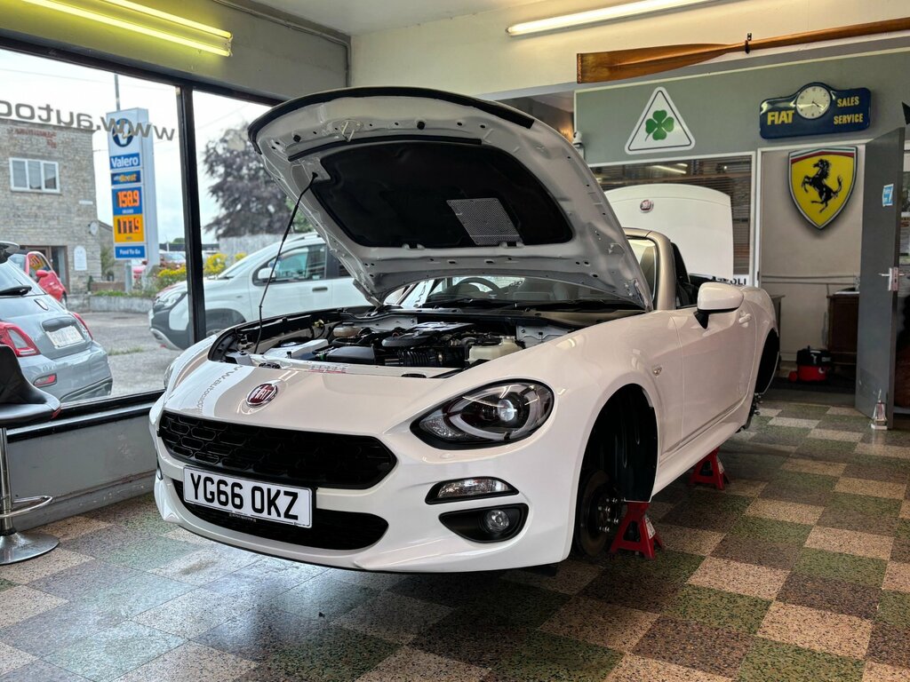 Fiat 124 Spider 1.4 Multiair Lusso Plus Convertible Eur White