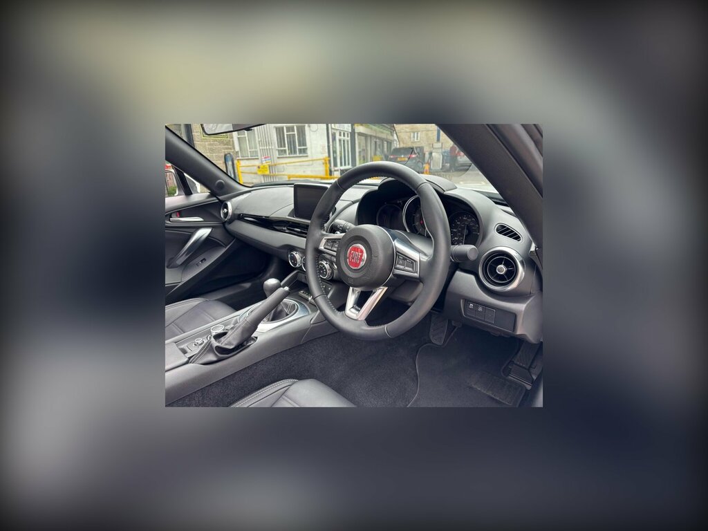Fiat 124 Spider 124 Spider Lusso Multiair White #32