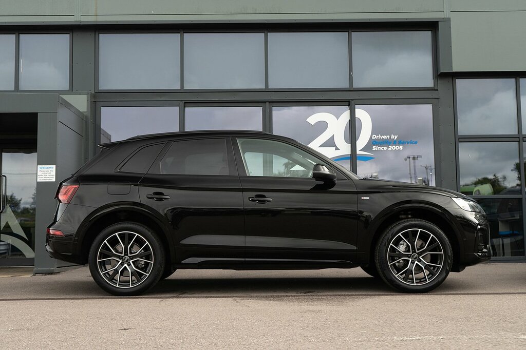 Audi Q5 Tfsi Black Edition VX74YEY Black #4