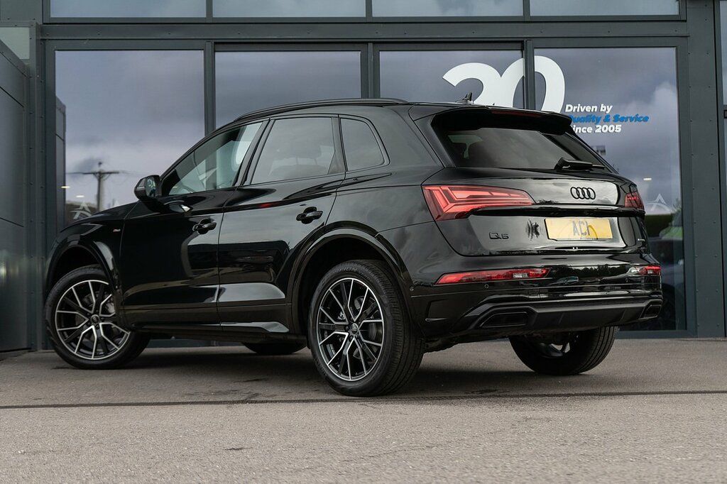 Audi Q5 Tfsi Black Edition VX74YEY Black #2