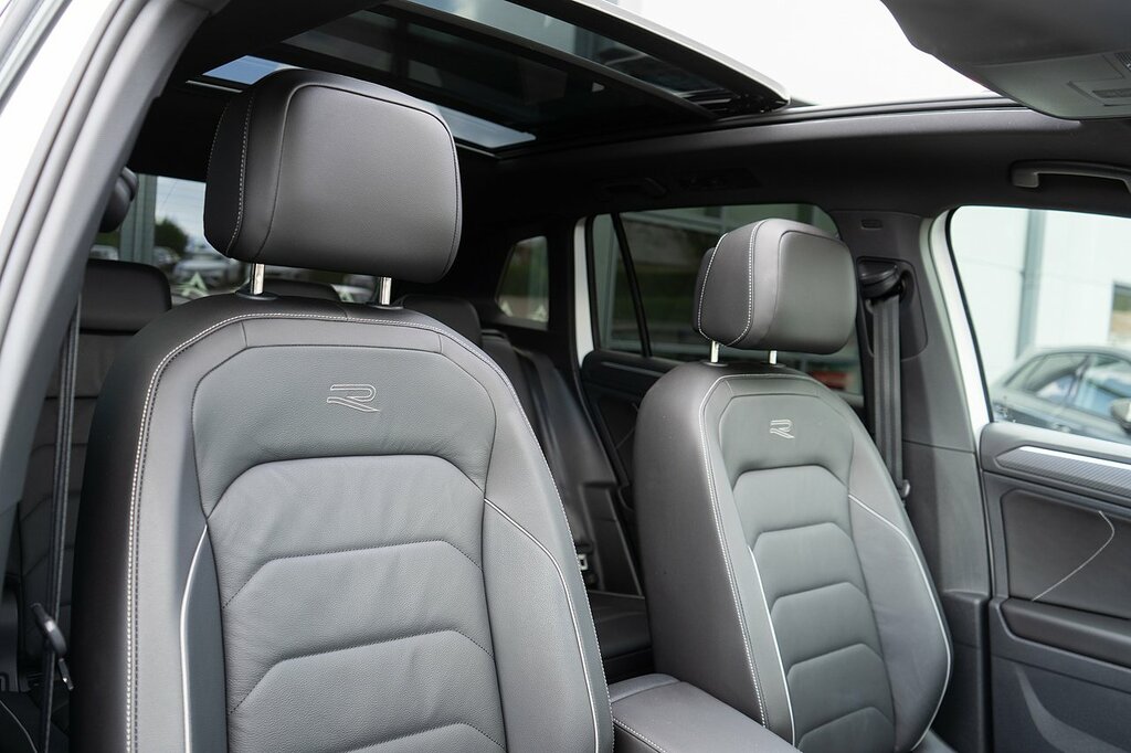 Volkswagen Tiguan Tsi Black Edition  White #4
