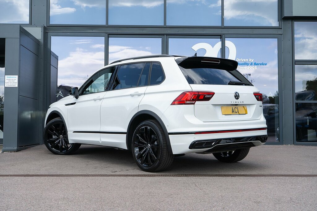 Volkswagen Tiguan Tsi Black Edition  White #2