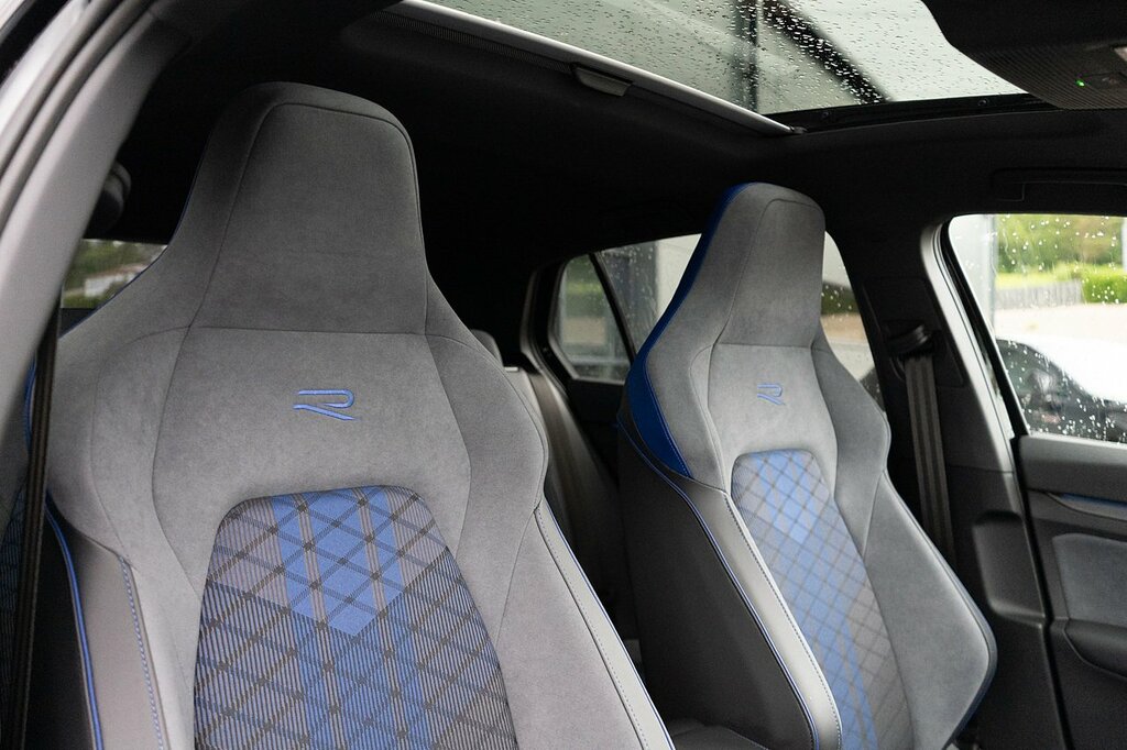 Volkswagen Golf Tsi R Black Edition CX26KOJ Black #4