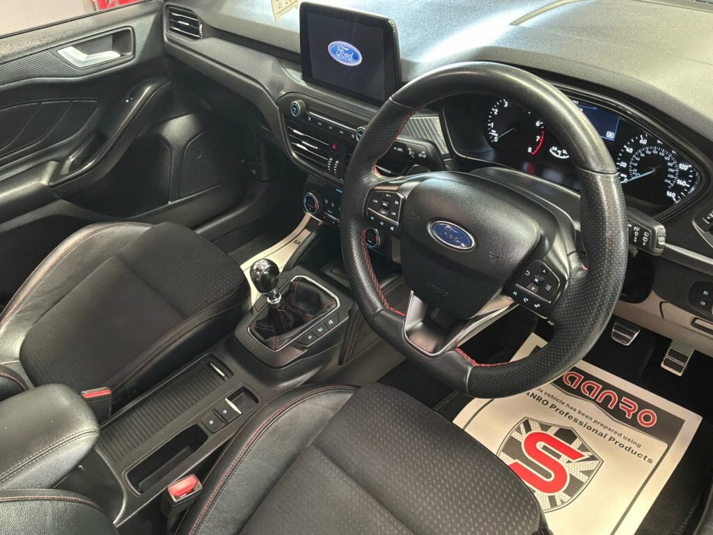 Ford Focus 1L St-line X LA69MFZ White #4