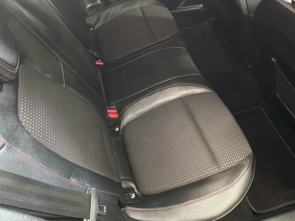 Ford Focus 1L St-line X LA69MFZ White #5