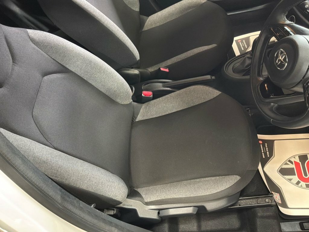 Toyota Aygo X 1L Pure SX24CXB White #4