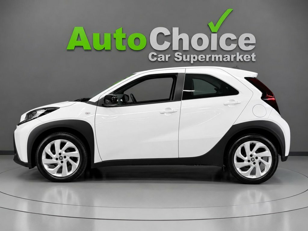 Toyota Aygo X 1L Pure SX24CXB White #2