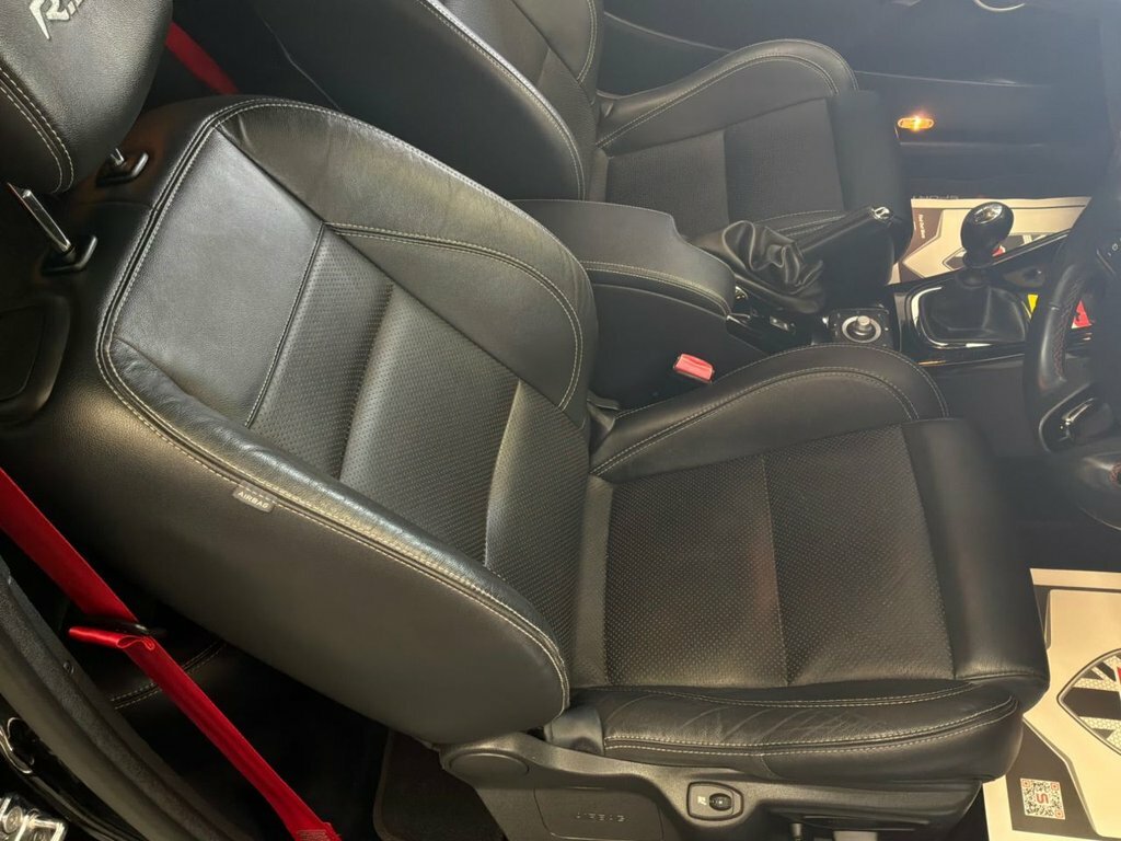 Renault Megane 2L Renaultsport Black #2