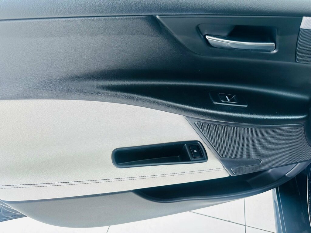 Jaguar XE  Black #46