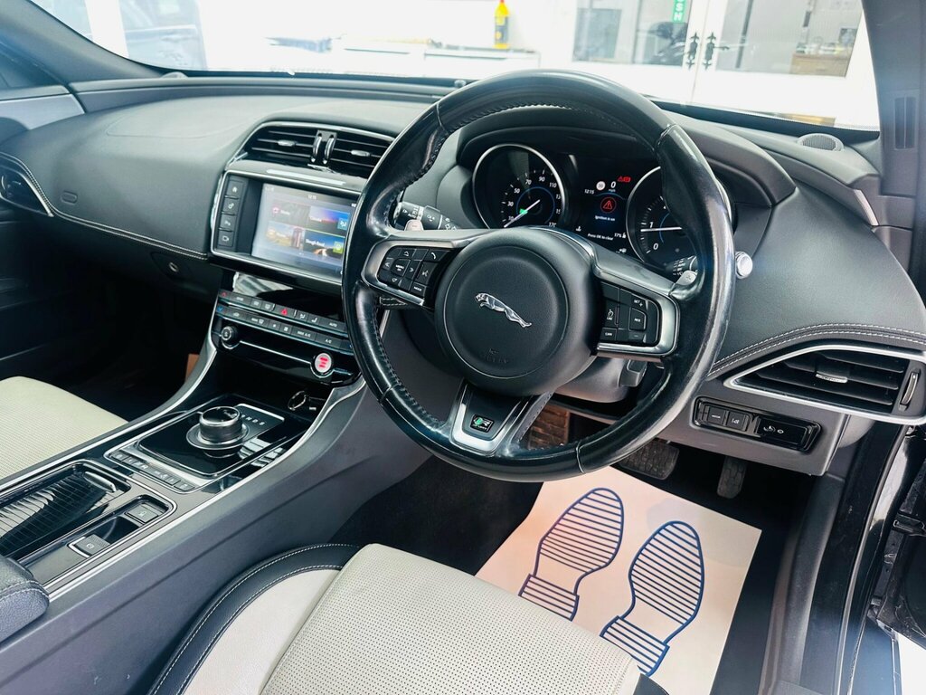 Jaguar XE  Black #17