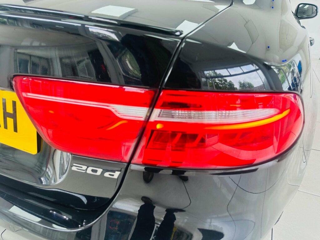 Jaguar XE  Black #40