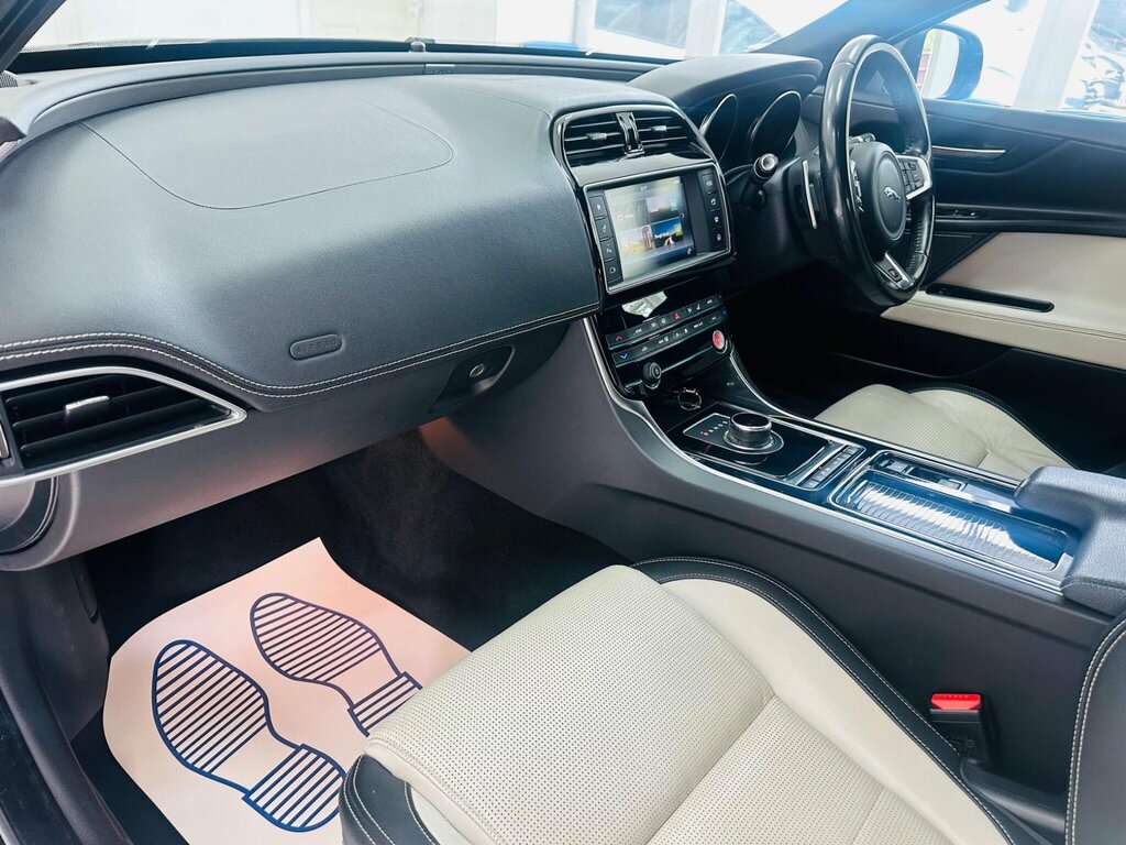 Jaguar XE  Black #30