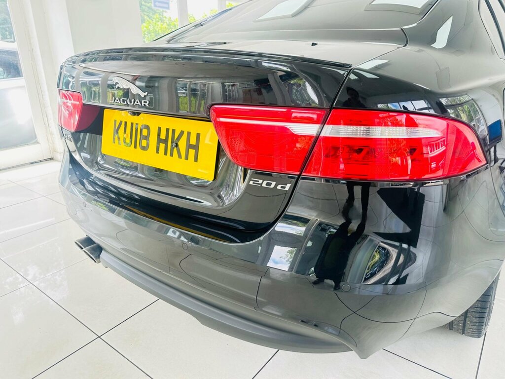 Jaguar XE  Black #32