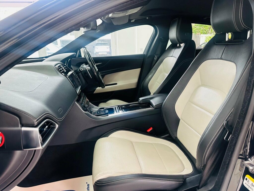 Jaguar XE  Black #31