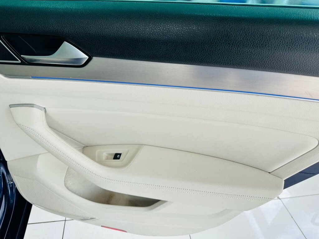 Volkswagen Passat 2017 17 2.0 Black #47